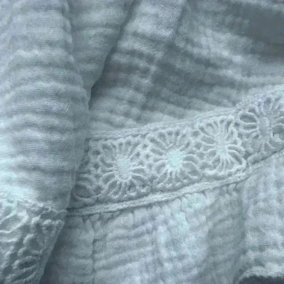 Elegant White Off-Shoulder Dress - Picture 15 of 15